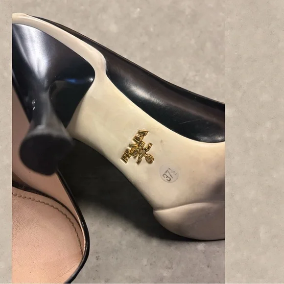 PRADA - Picture 5 of 5